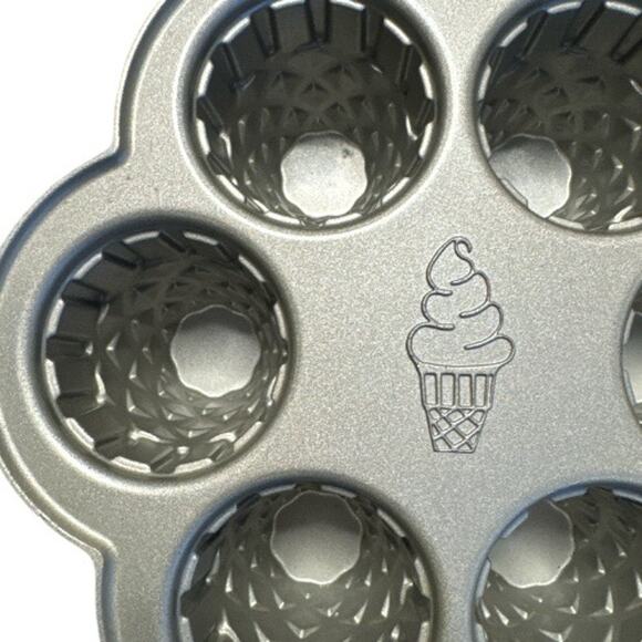 Vintage Nordic Ware Champagne Aluminum Ice Cream Cone Cake Pan - Picture 5 of 8